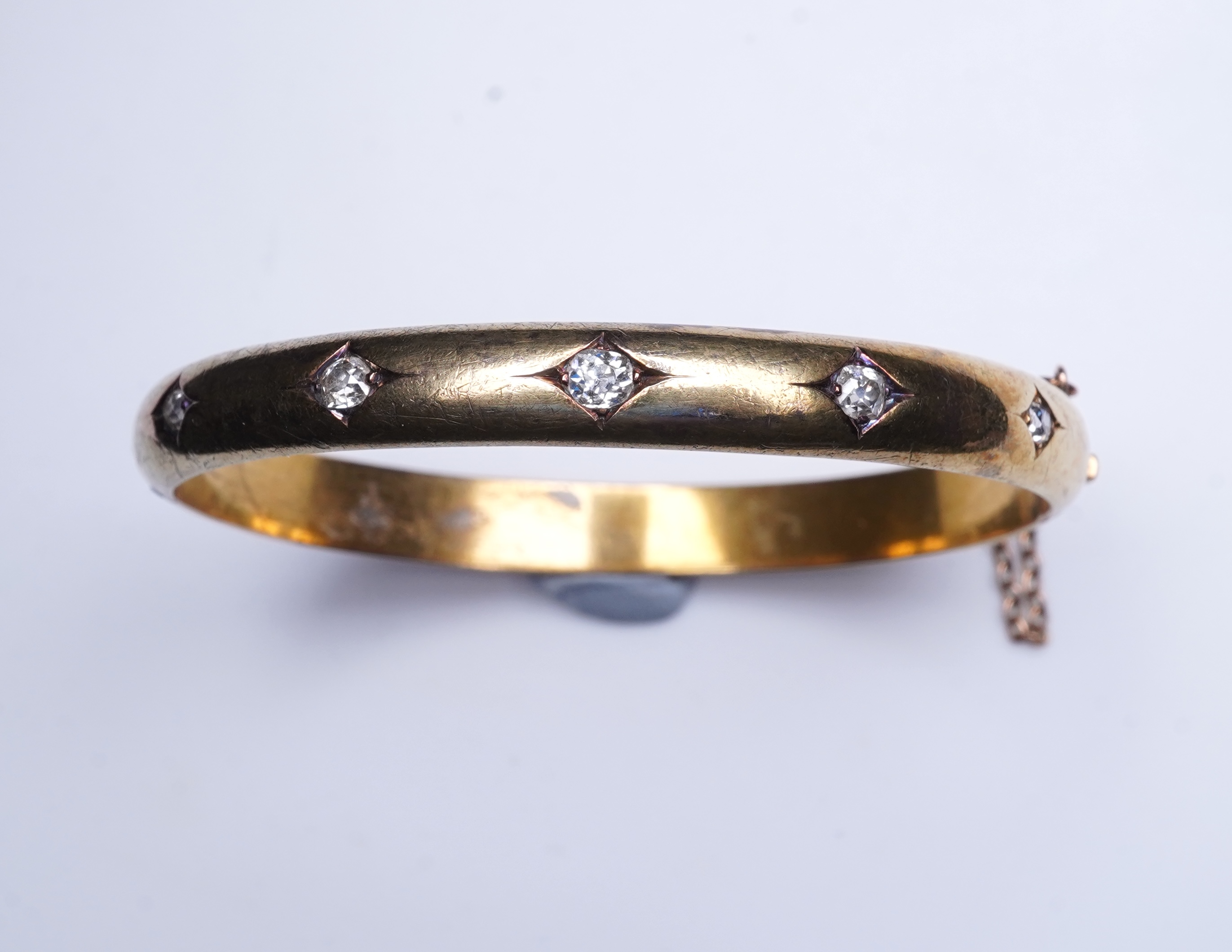 An Edwardian diamond bangle, early 20th century